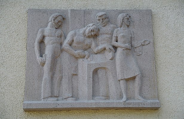 Tampereen ammattikoulun seinäreliefi